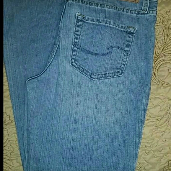 who sells levi signature jeans